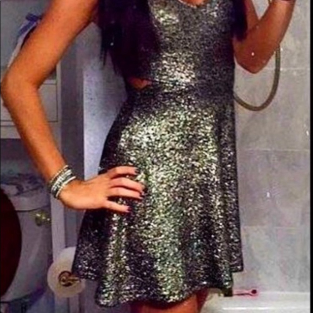 Dress - Picture 2 of 3